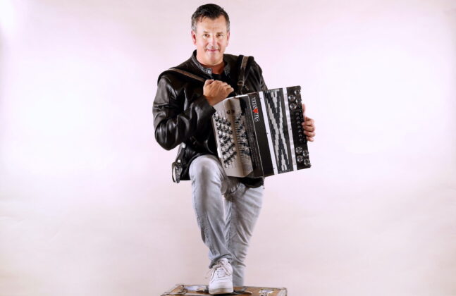 Marc Pircher mit Akkordeon – österreichischer Volksmusik- und Schlagersänger