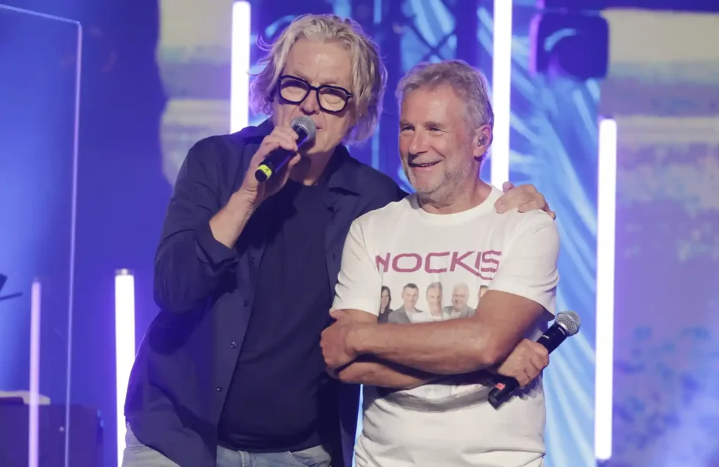 Nockis-Sänger gemeinsam mit einem musikalischen Gast auf der Bühne beim Nockisfest 2026