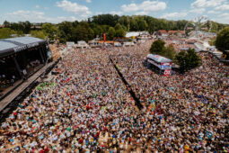Gesamtspiel beim Woodstock der Blasmusik 2026 mit tausenden Musikerinnen und Musikern